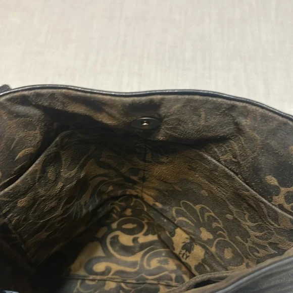 FLY London Black Leather Men's Bag with adjustable strap. - Picture 5 of 5